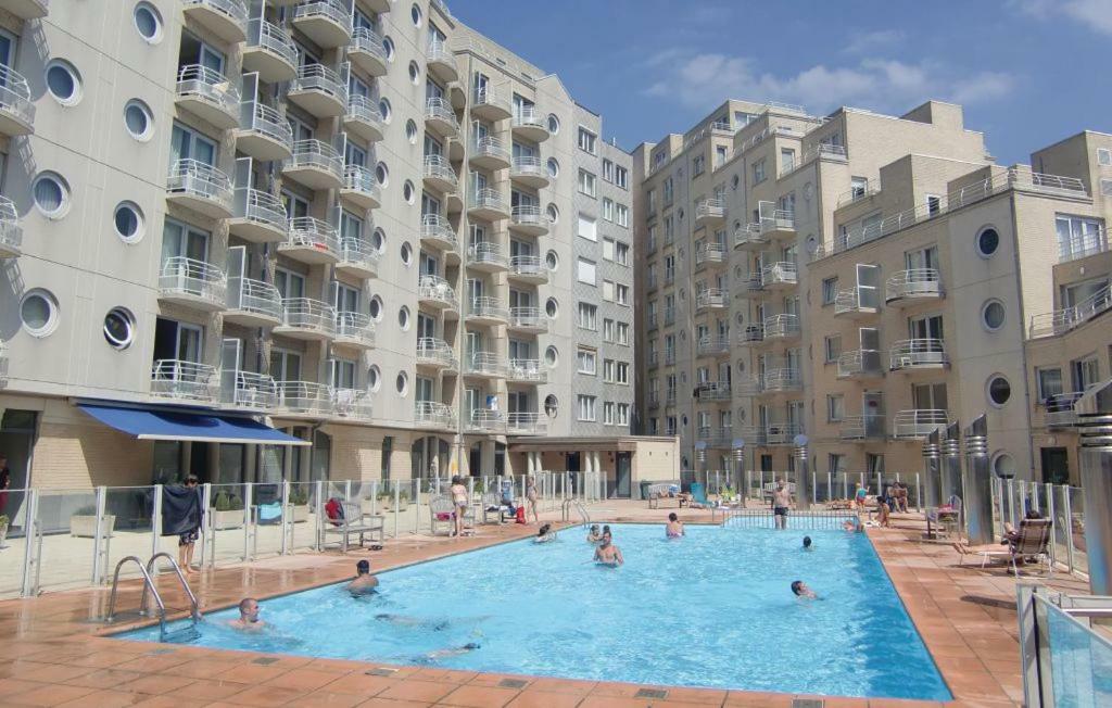 Apartamento Met Zeezicht En Verwarmd Zwembad Ostend